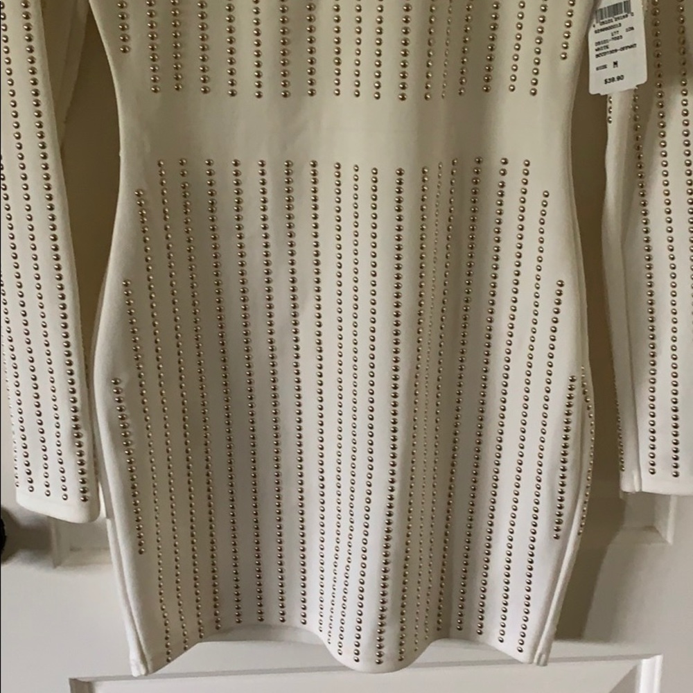⚜️🤍Studded cream  Windsor dress🤍⚜️ - Picture 4 of 4